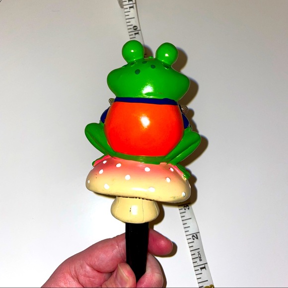 2 Oilers Frog Plant Stakes - Picture 4 of 7